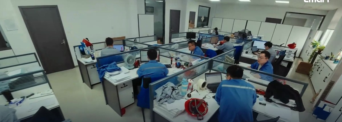 利玛特工程设计团队工作实景。