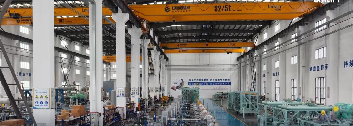 利玛特车间实景:设备制造与机组总装。图片展示制造环境,不指代上文具体项目。