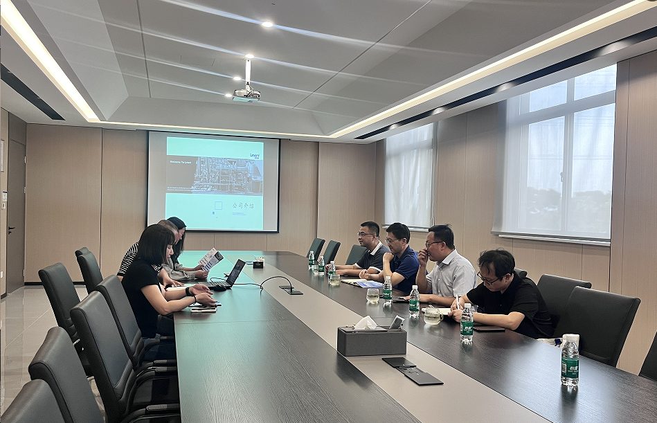 校企座谈会在公司会议室举行
